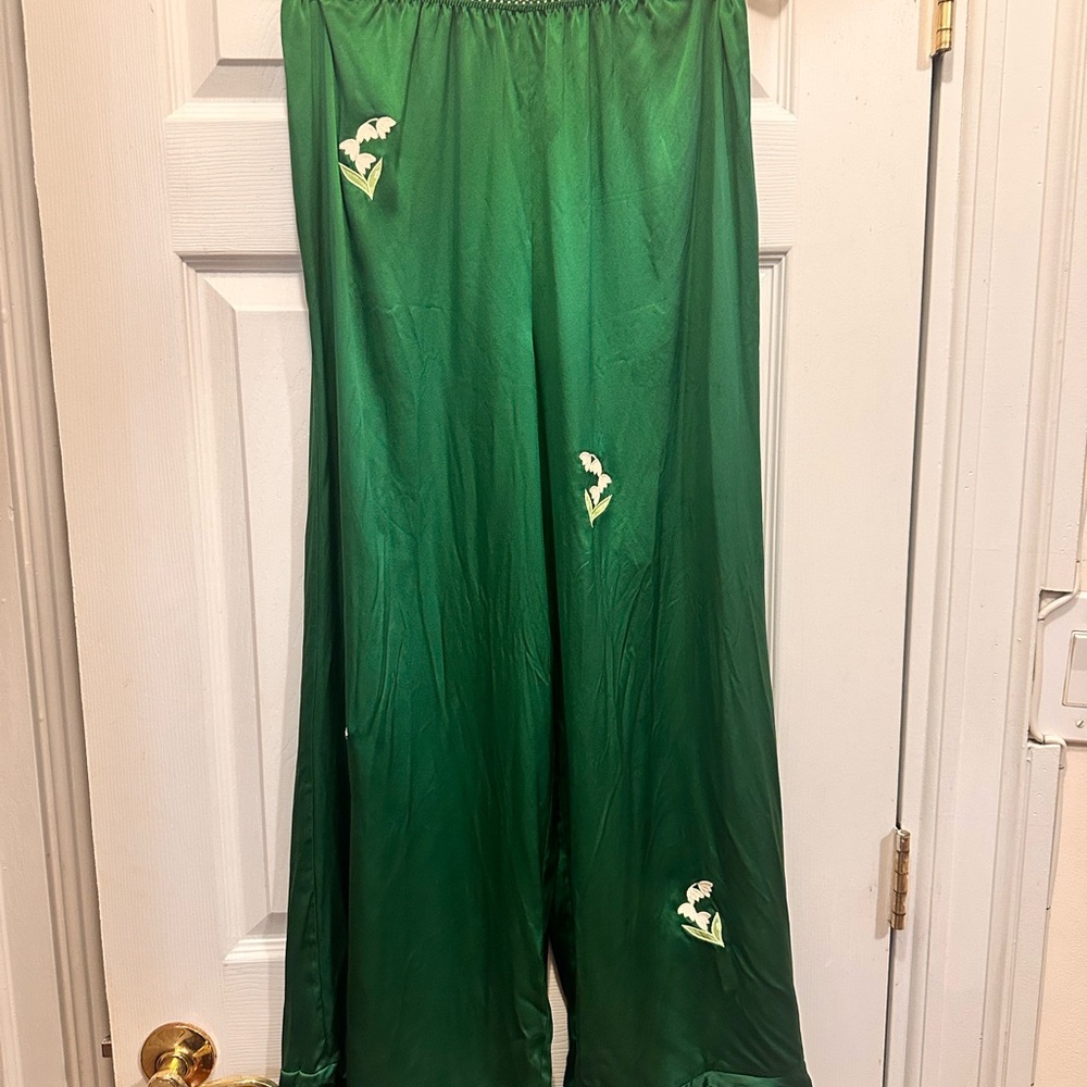 Doen Women’s Stasia Ruffled Green Satin Silk Leg Pant Floral Appliqué Small - Picture 6 of 9